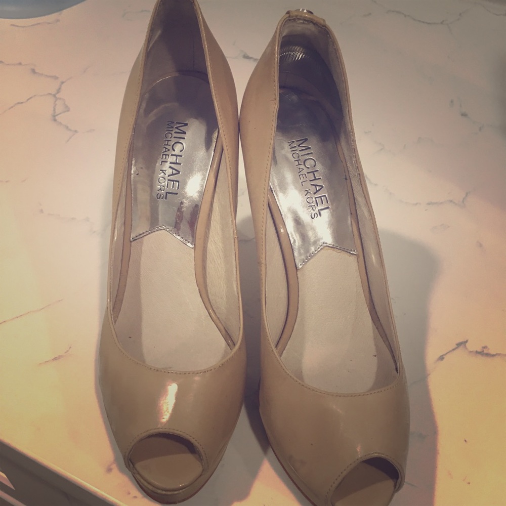 Peep toe sandals